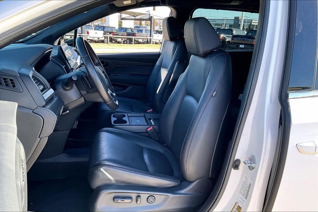 used 2025 Honda Odyssey car, priced at $39,455