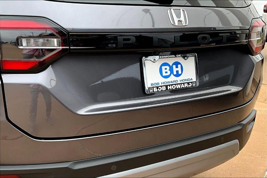 new 2025 Honda Pilot car, priced at $43,280