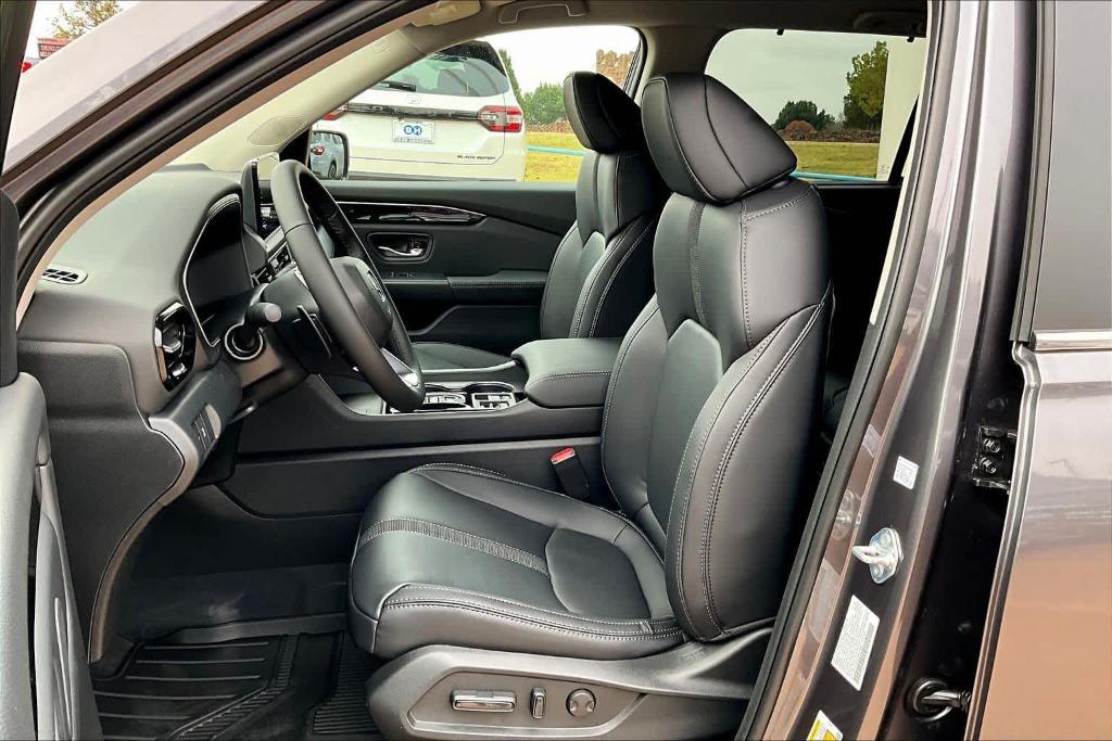 new 2025 Honda Pilot car, priced at $43,280