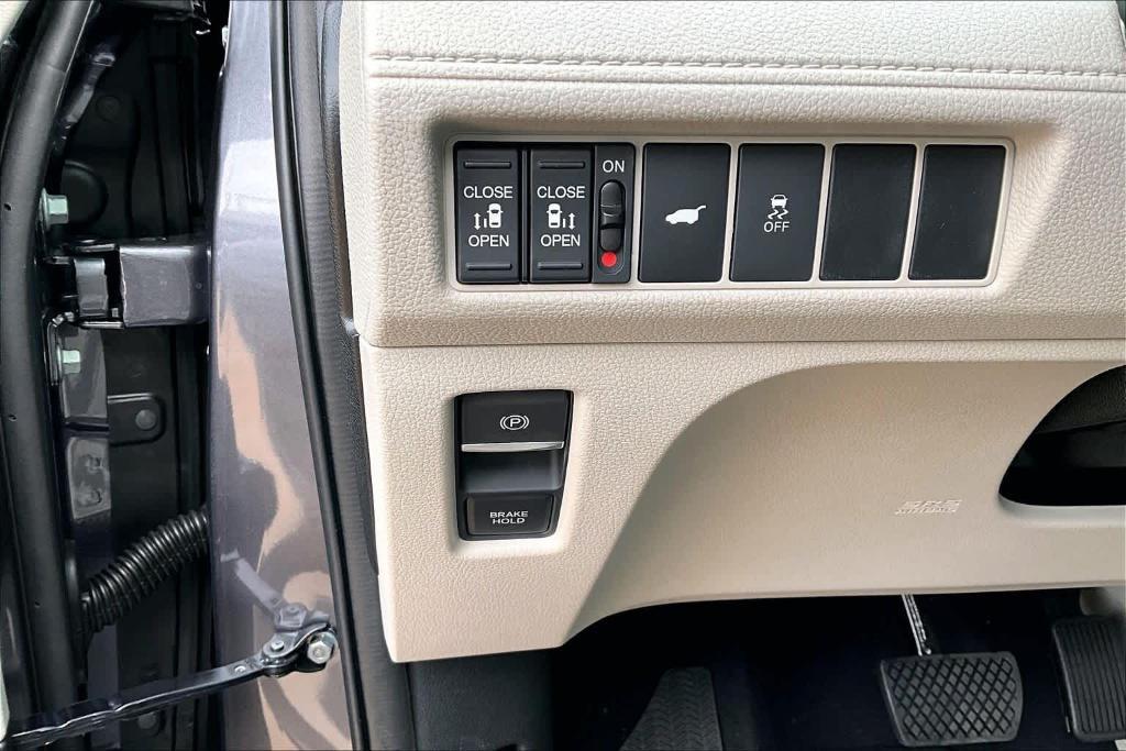 new 2026 Honda Odyssey car, priced at $43,260