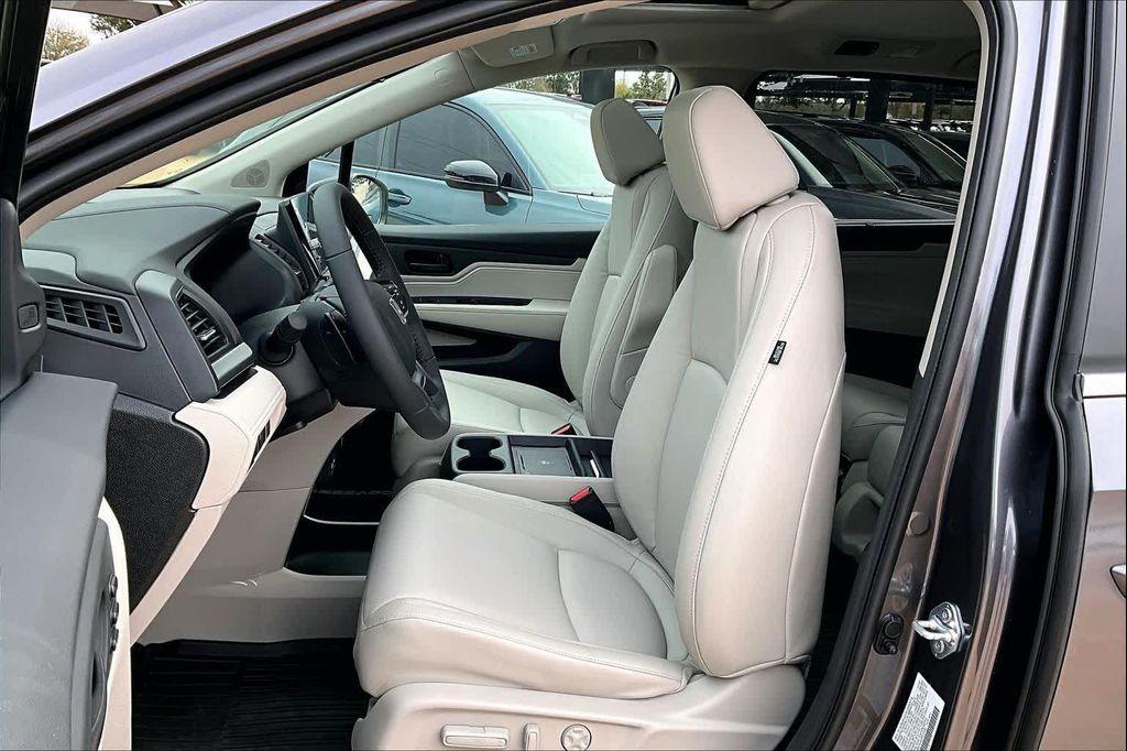 new 2026 Honda Odyssey car, priced at $43,884