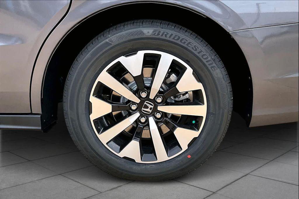 new 2026 Honda Odyssey car, priced at $43,884