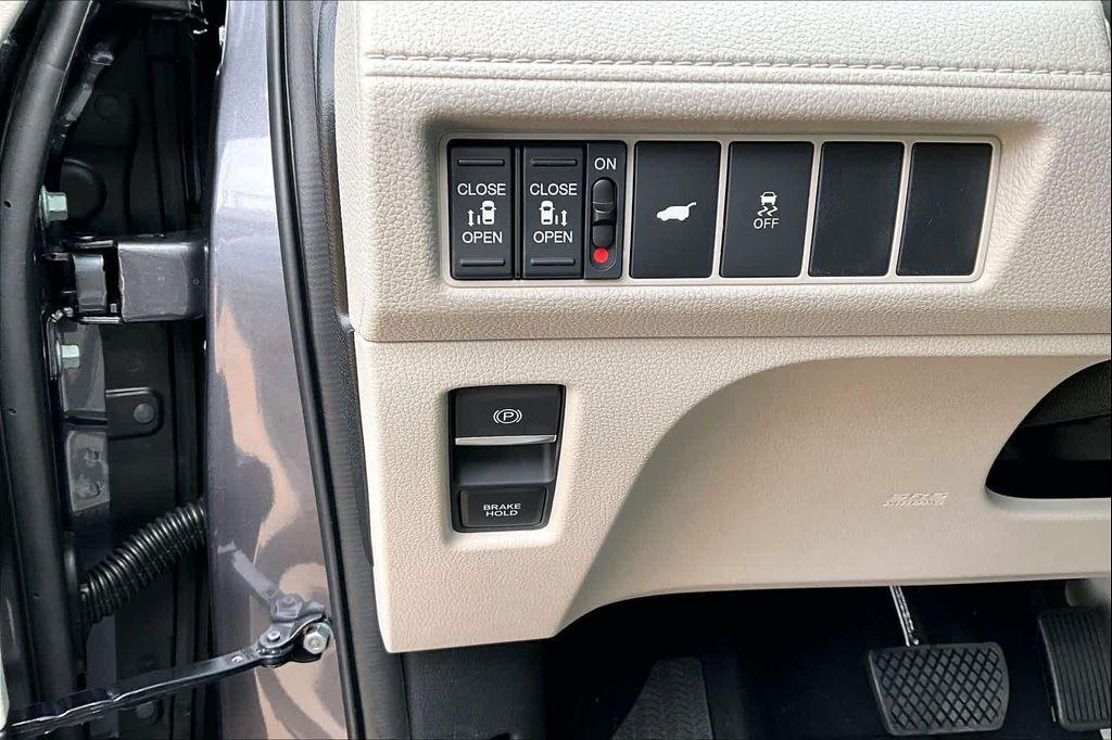 new 2026 Honda Odyssey car, priced at $43,884