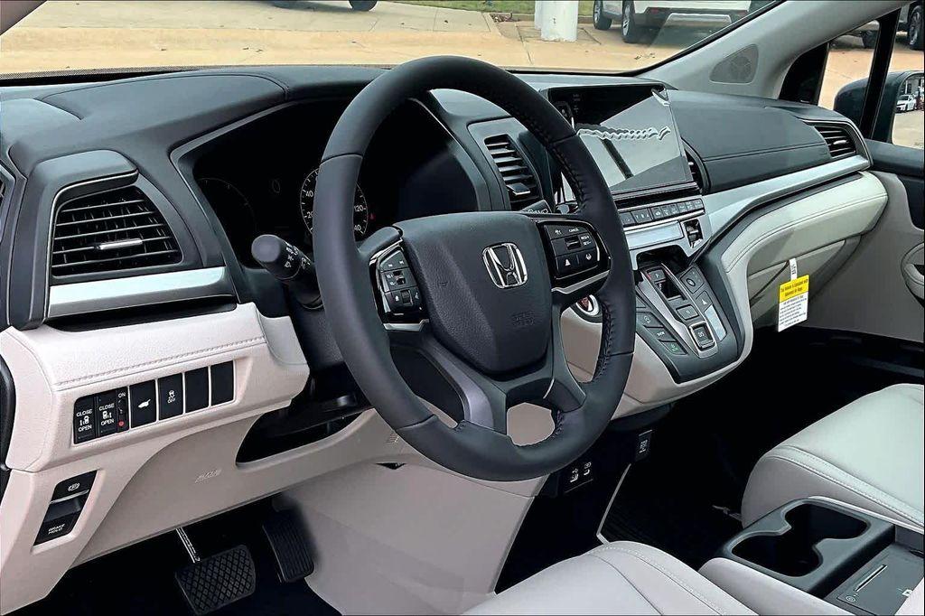 new 2026 Honda Odyssey car, priced at $43,884
