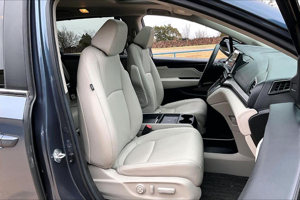 used 2025 Honda Odyssey car, priced at $40,520