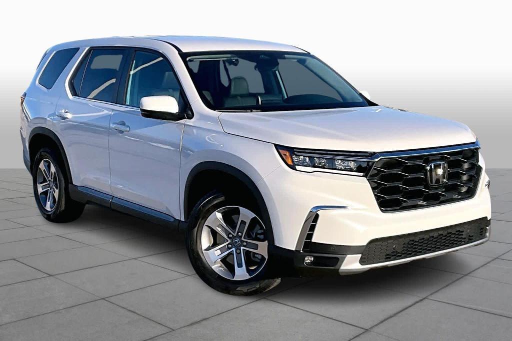used 2025 Honda Pilot car, priced at $43,974
