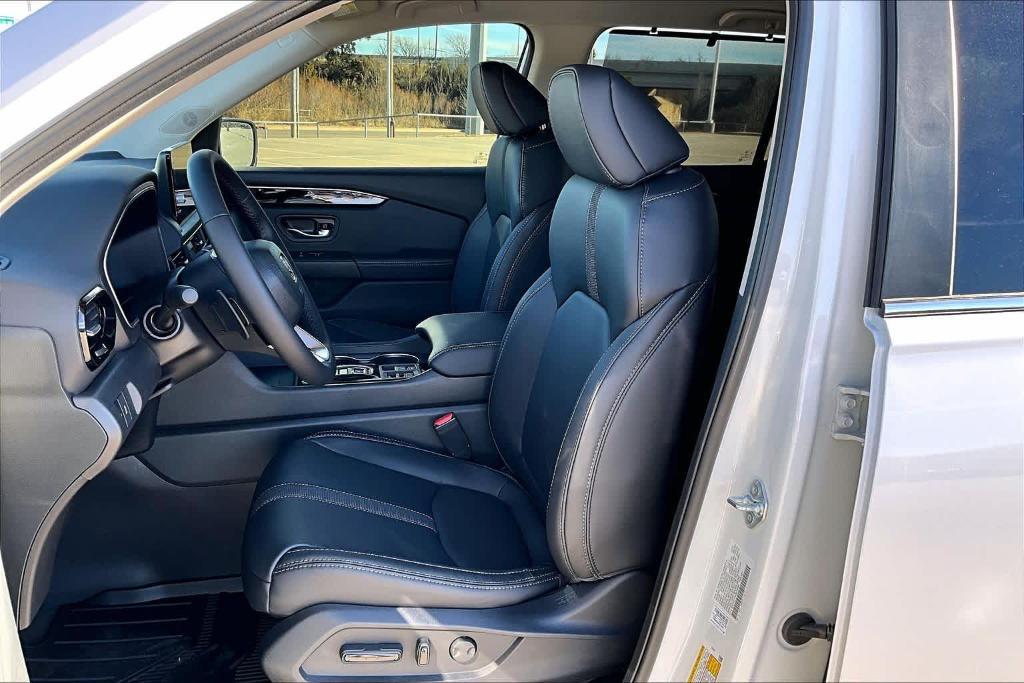 new 2025 Honda Pilot car, priced at $46,565