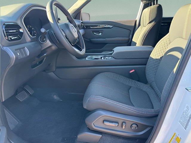 new 2025 Honda Pilot car, priced at $43,230