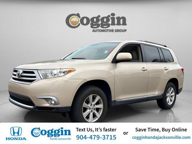 used 2013 Toyota Highlander car, priced at $13,500