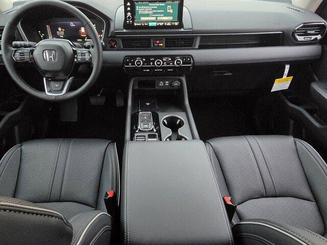 new 2025 Honda Pilot car, priced at $51,645