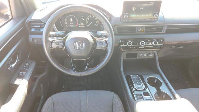 used 2025 Honda Pilot car, priced at $37,600