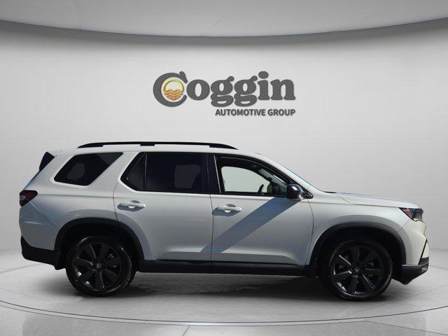 used 2025 Honda Pilot car, priced at $37,600
