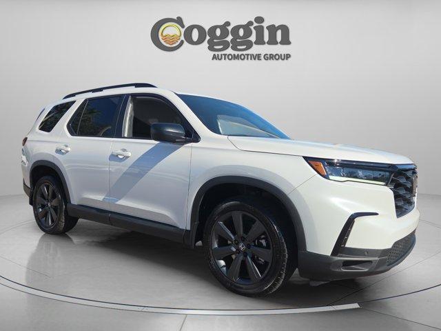 used 2025 Honda Pilot car, priced at $37,600