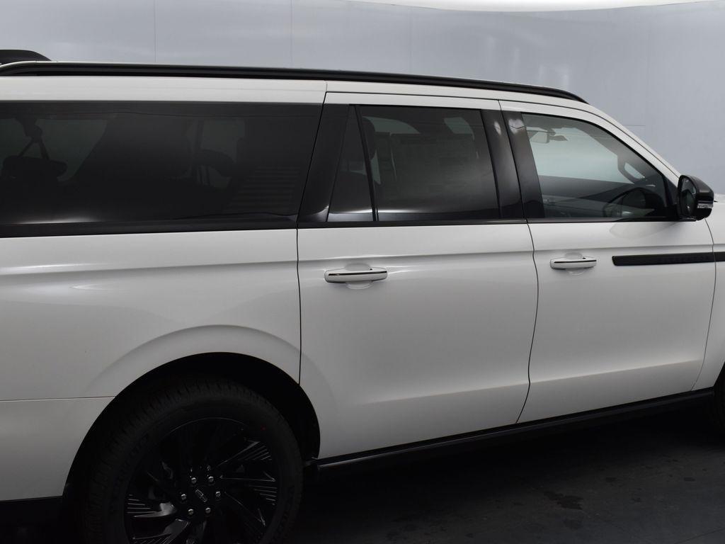 new 2025 Lincoln Navigator car, priced at $106,830