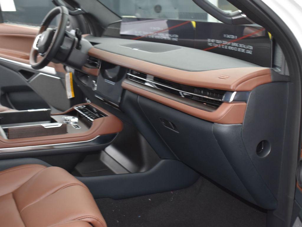 new 2025 Lincoln Navigator car, priced at $103,515