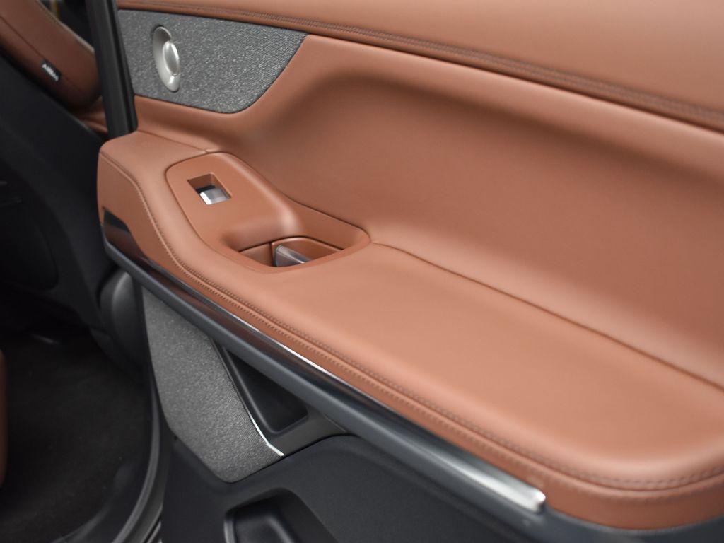 new 2025 Lincoln Navigator car, priced at $103,515