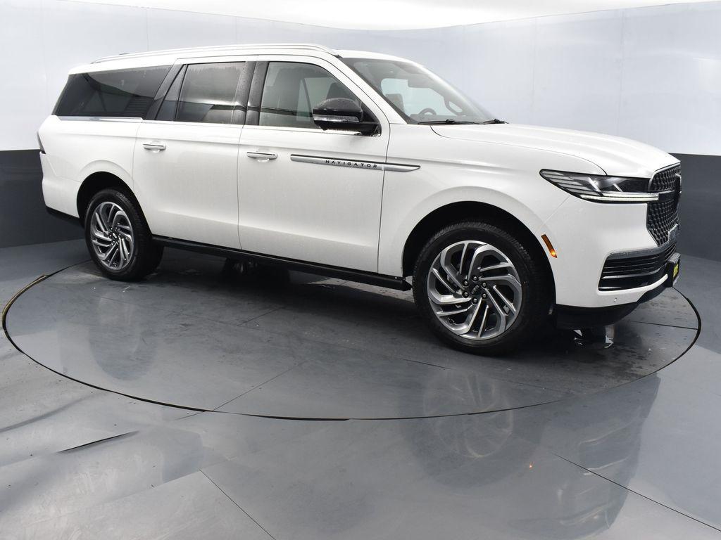 new 2025 Lincoln Navigator car, priced at $103,515
