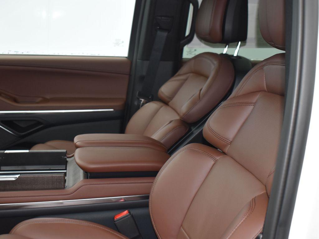 new 2025 Lincoln Navigator car, priced at $103,515