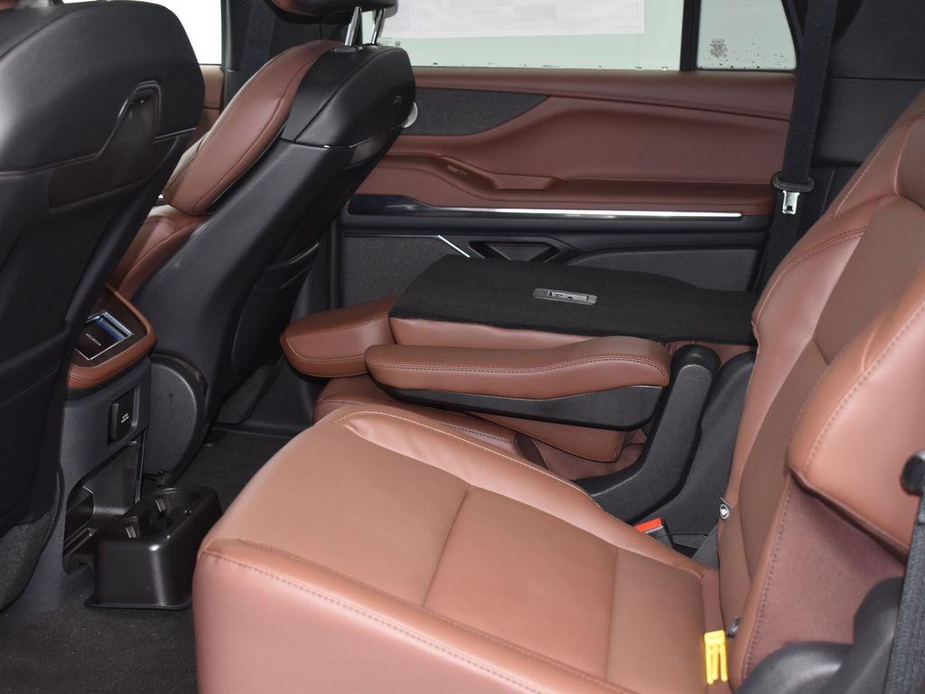 new 2025 Lincoln Navigator car, priced at $103,515