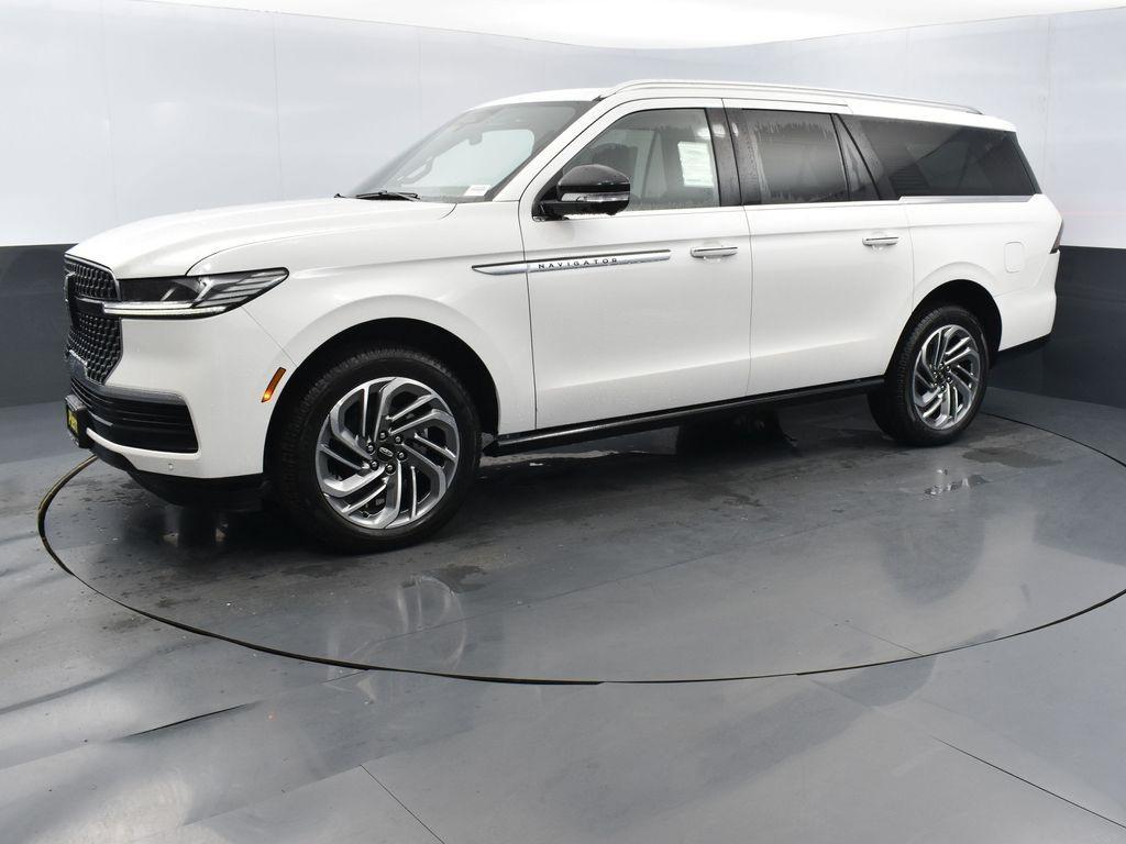 new 2025 Lincoln Navigator car, priced at $103,515