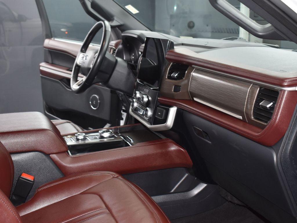 used 2024 Ford Expedition car, priced at $47,638