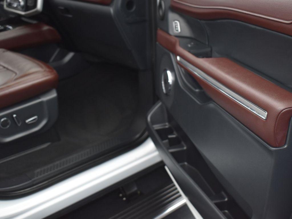 used 2024 Ford Expedition car, priced at $47,638