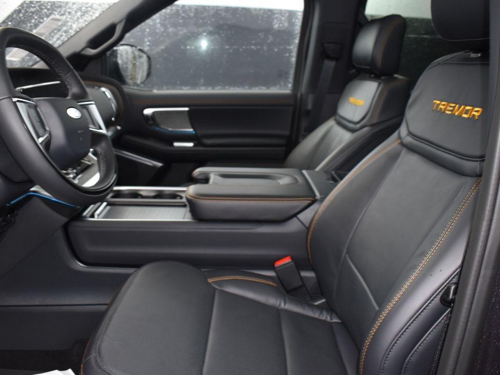 new 2025 Ford Expedition car, priced at $82,999