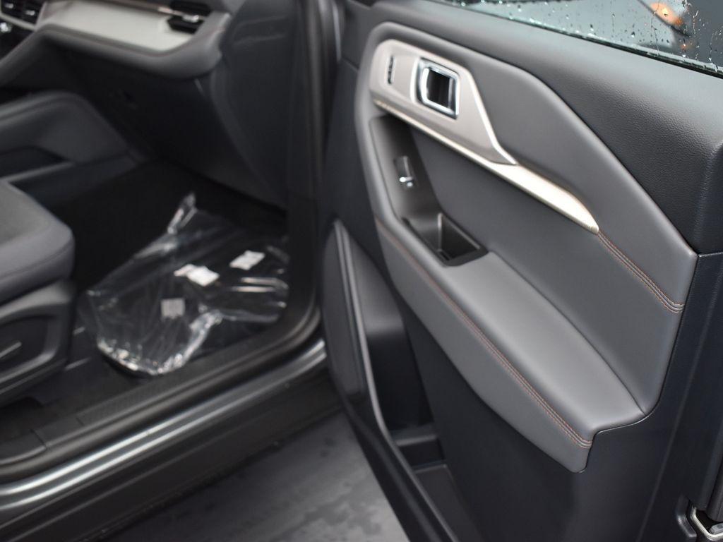 new 2025 Ford Explorer car, priced at $40,988
