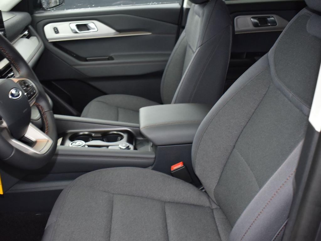 new 2025 Ford Explorer car, priced at $40,988
