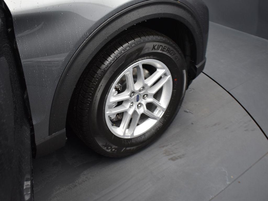 new 2025 Ford Explorer car, priced at $40,988