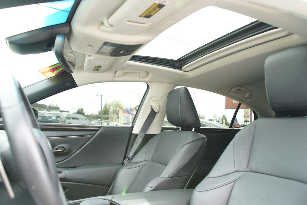 used 2021 Lexus ES 300h car, priced at $32,191