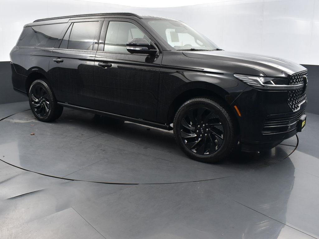 new 2025 Lincoln Navigator car, priced at $108,015