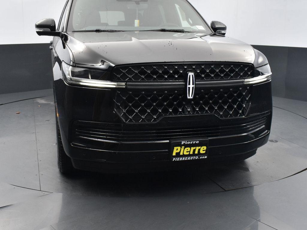 new 2025 Lincoln Navigator car, priced at $108,015