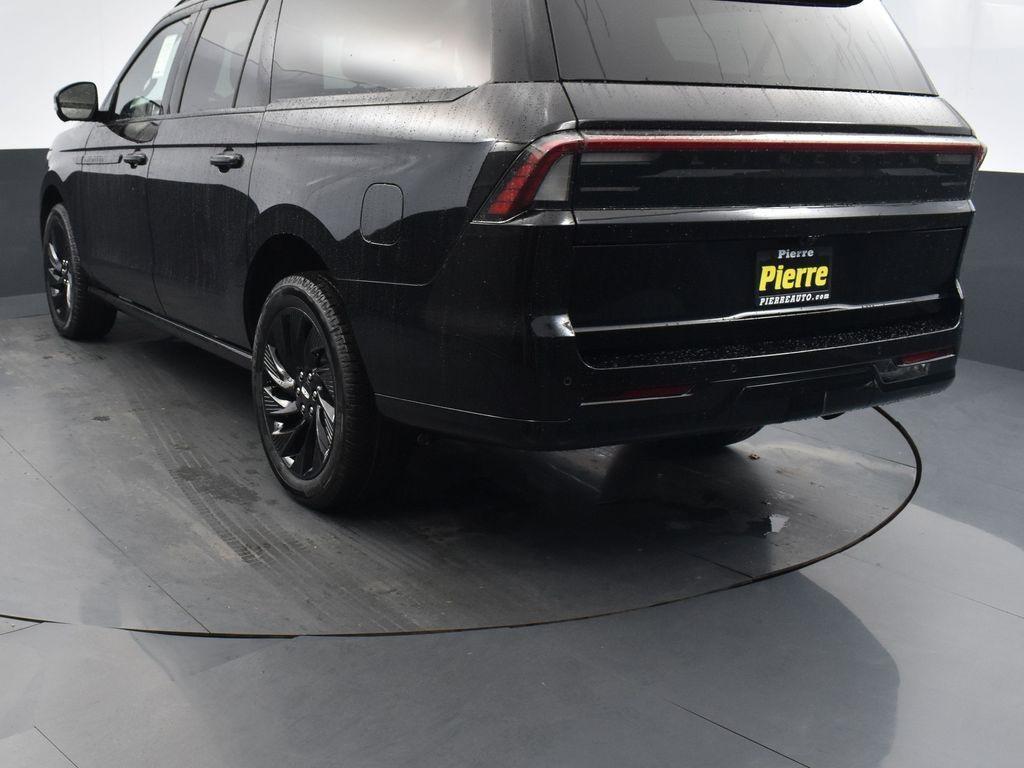 new 2025 Lincoln Navigator car, priced at $108,015