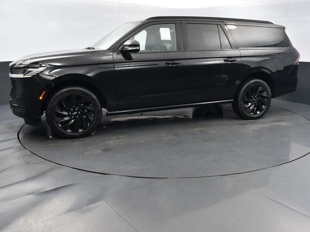 new 2025 Lincoln Navigator car, priced at $108,015