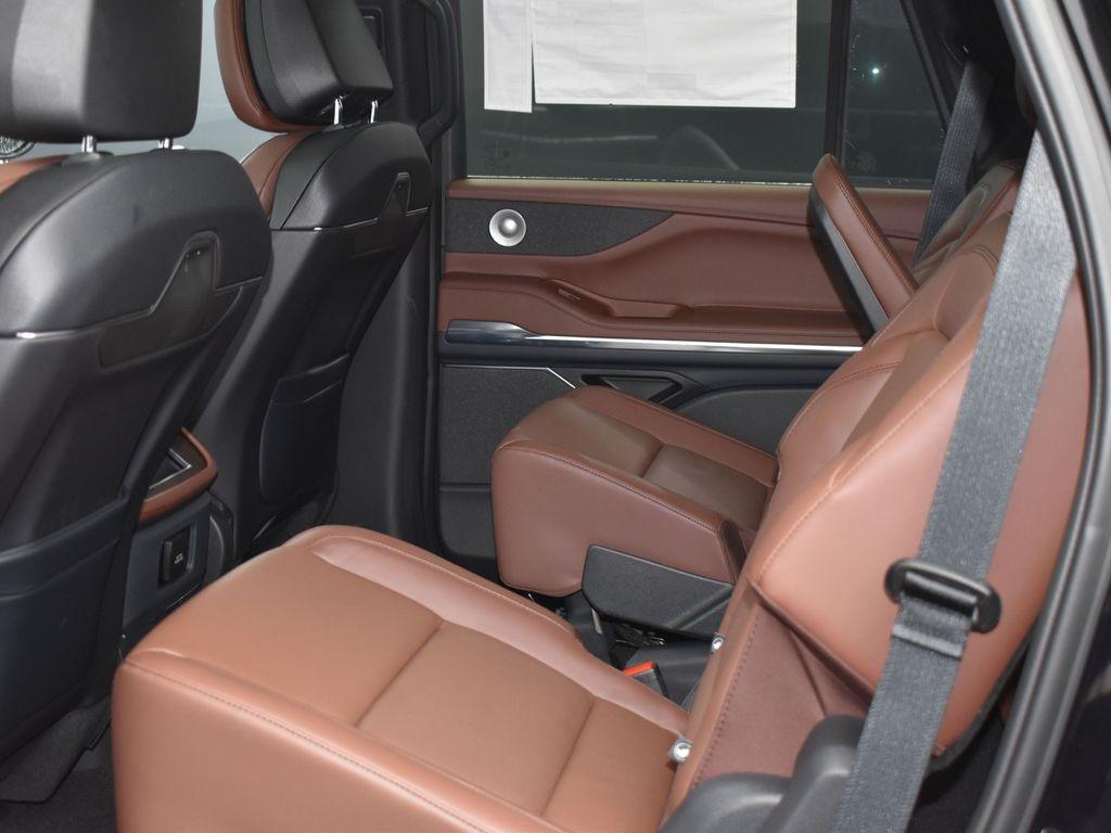 new 2025 Lincoln Navigator car, priced at $97,888