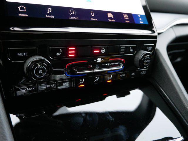 new 2025 Jeep Grand Cherokee car, priced at $48,999