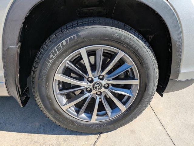 used 2018 Toyota Highlander car, priced at $21,808