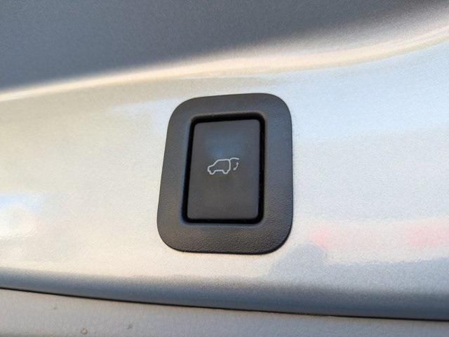 used 2018 Toyota Highlander car, priced at $21,808