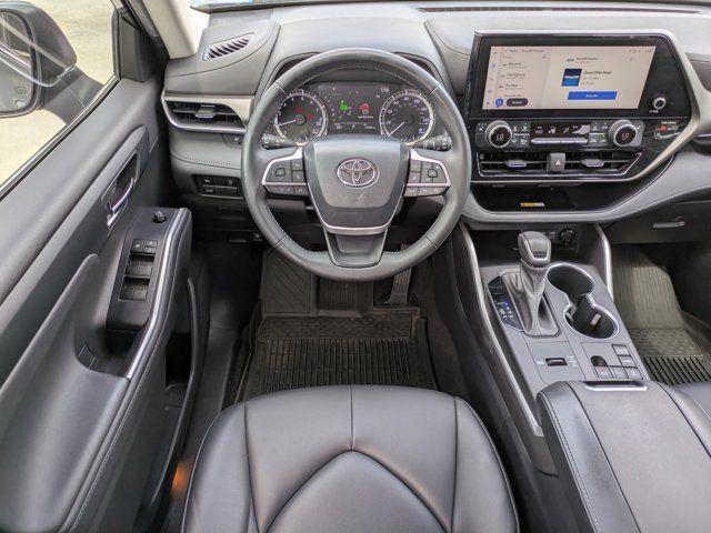 used 2023 Toyota Highlander car, priced at $34,370