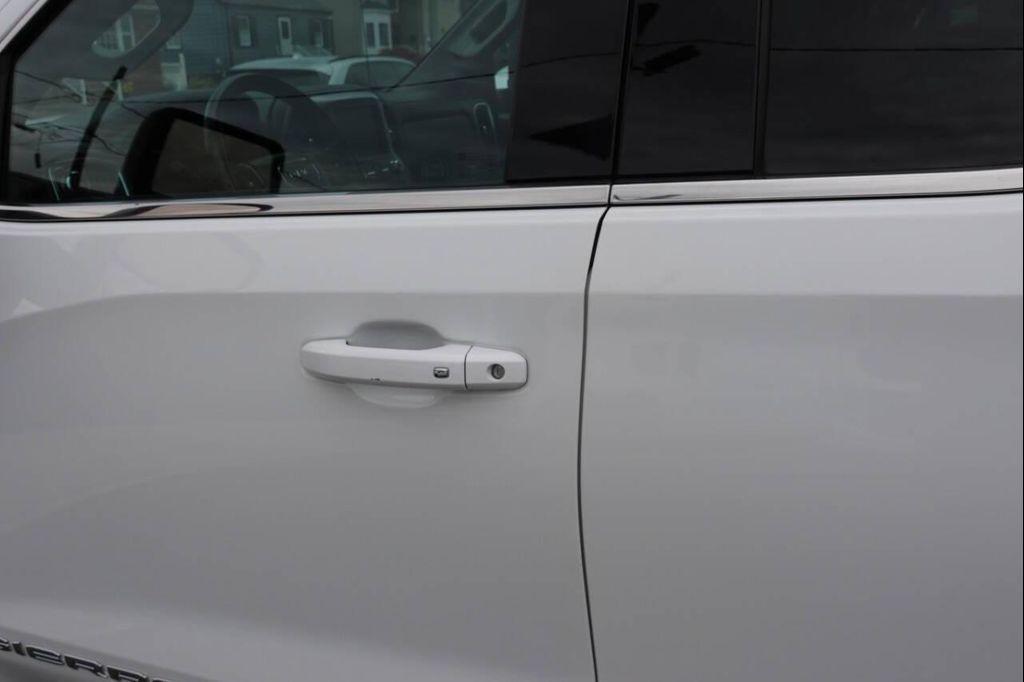used 2022 GMC Sierra 1500 car, priced at $31,995