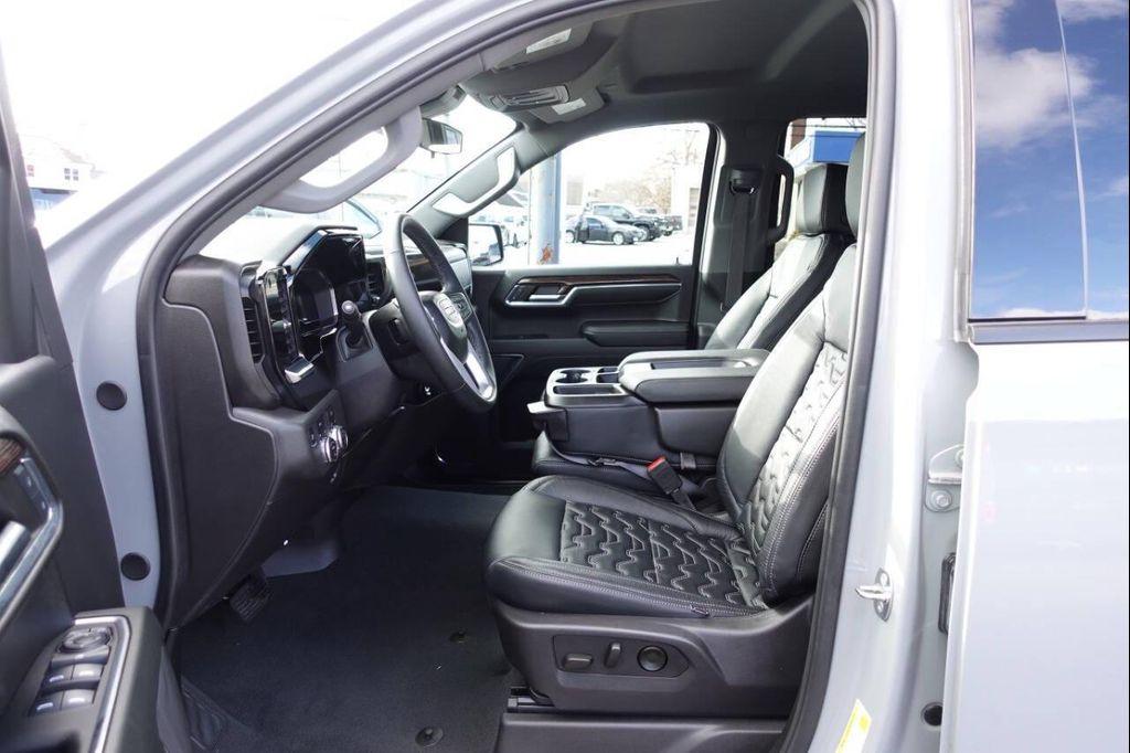 used 2024 GMC Sierra 1500 car, priced at $40,995