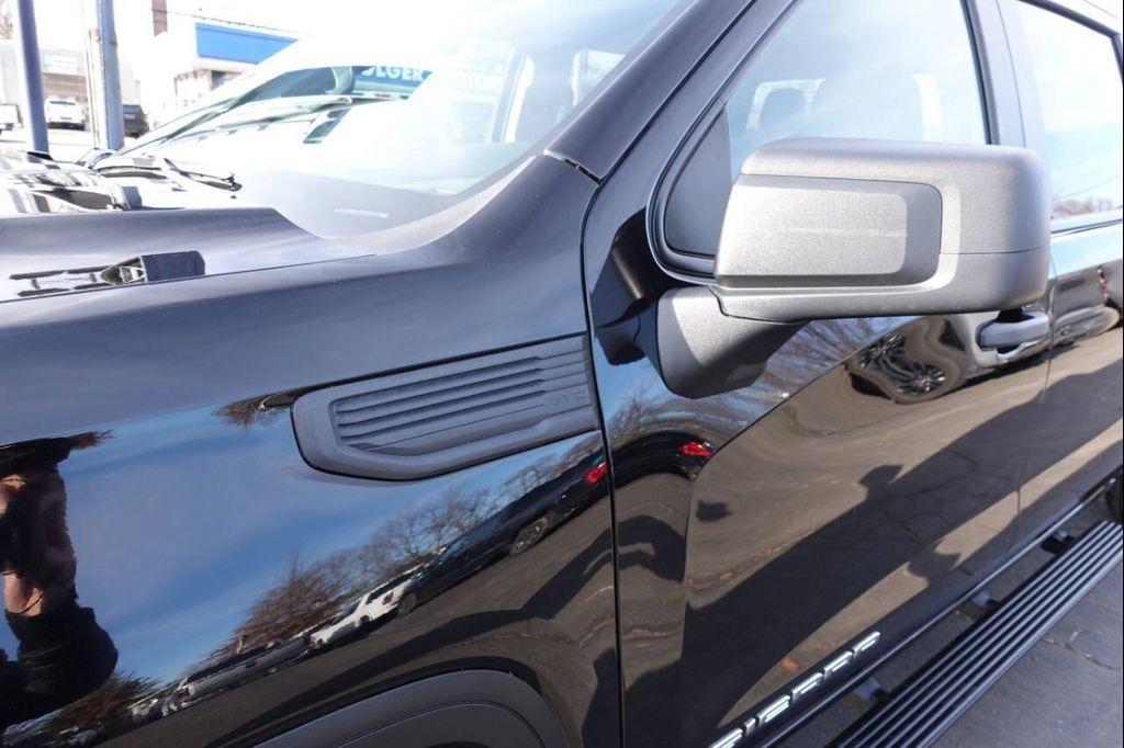 used 2022 GMC Sierra 1500 car, priced at $32,995