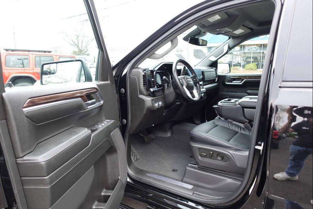 used 2024 GMC Sierra 1500 car, priced at $39,995