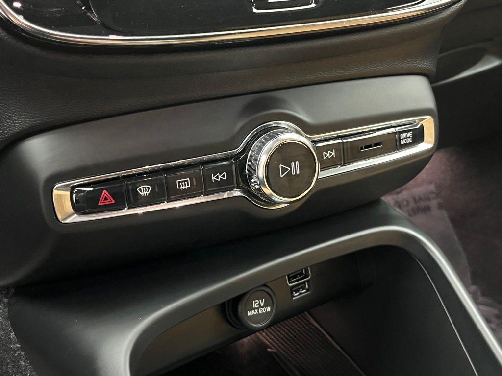 used 2022 Volvo XC40 car, priced at $26,264