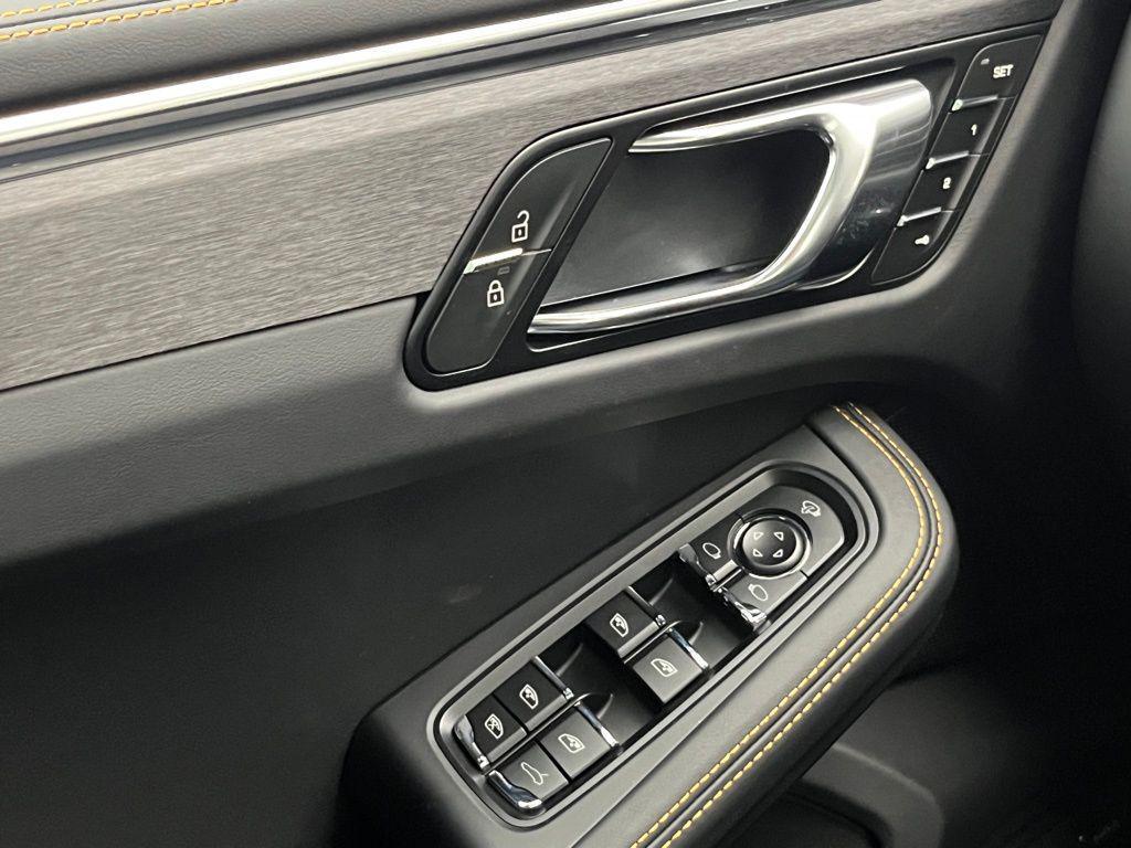 2026 Carrara White Metallic Porsche Macan