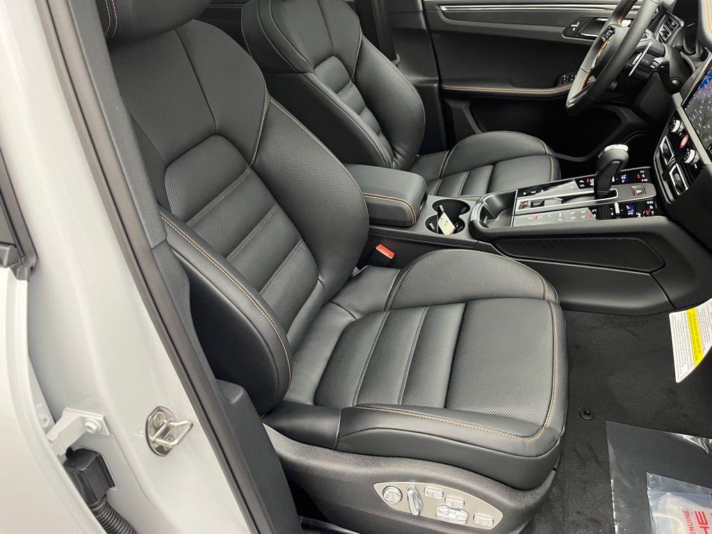 2026 Carrara White Metallic Porsche Macan