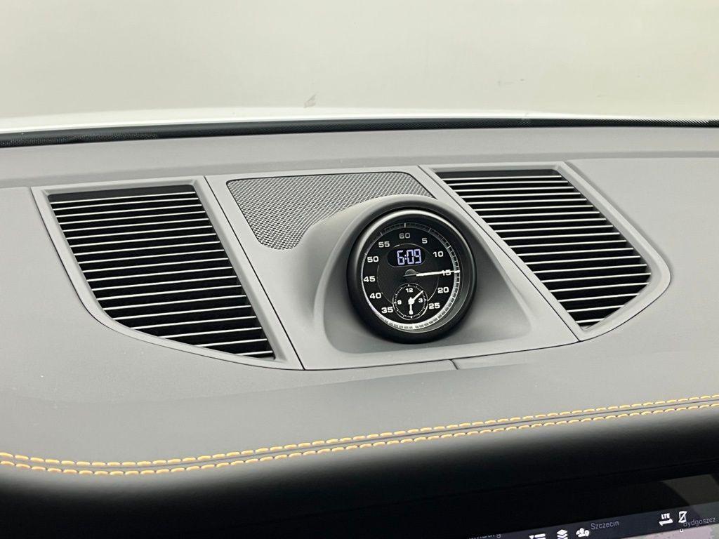 2026 Carrara White Metallic Porsche Macan