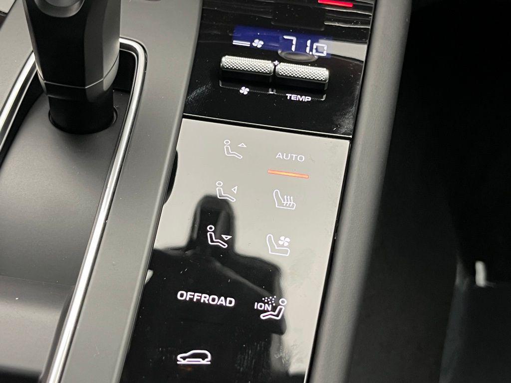 2026 Carrara White Metallic Porsche Macan