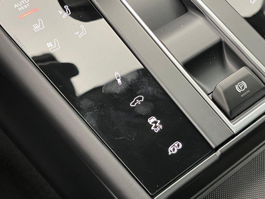 2026 Carrara White Metallic Porsche Macan